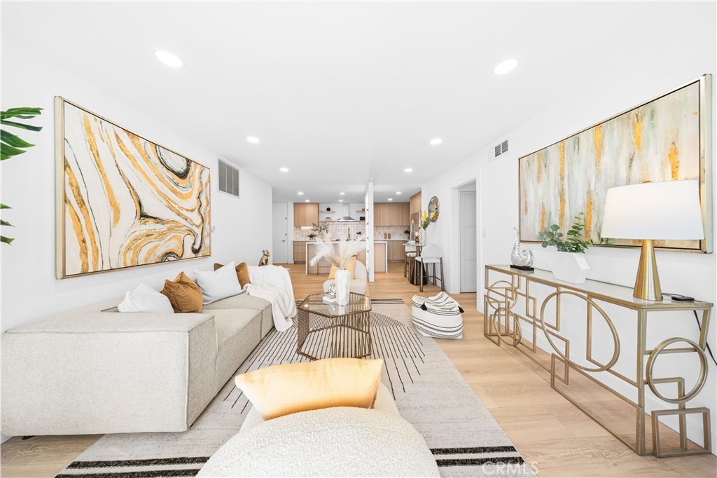 1550 N Laurel Avenue N 203