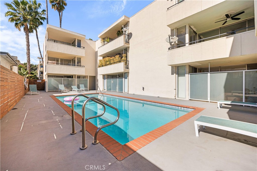 1550 N Laurel Avenue N 203