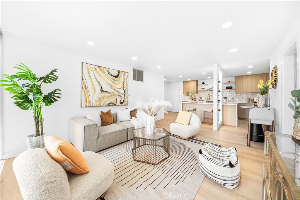 1550 N Laurel Avenue N 203