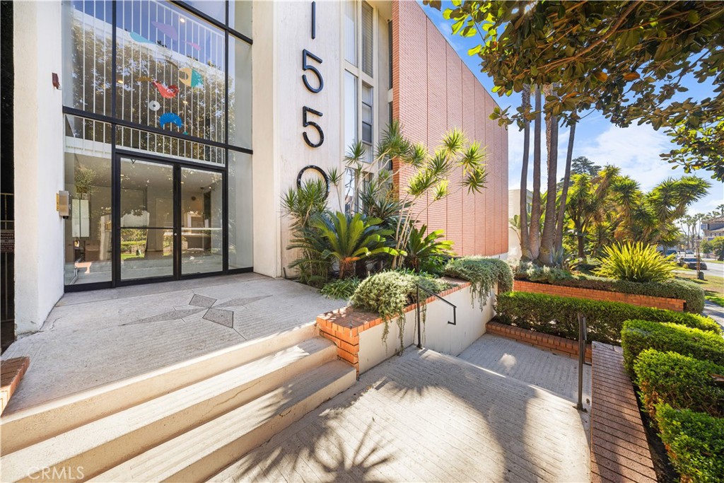 1550 N Laurel Avenue N 203