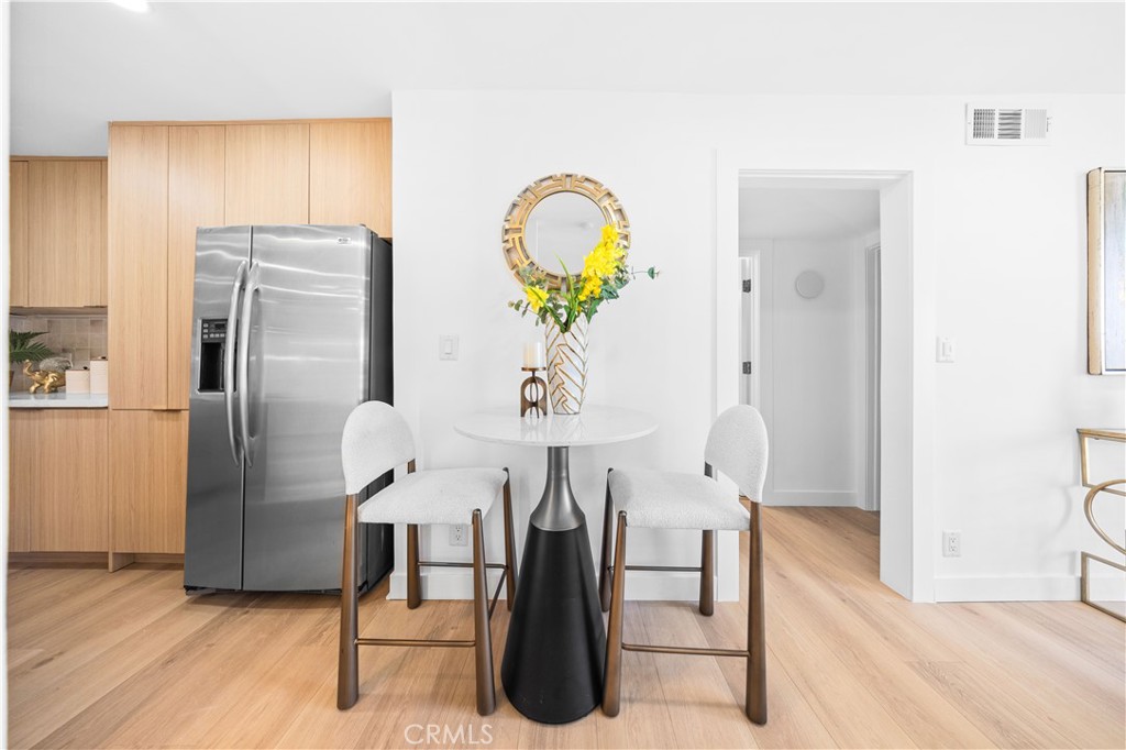 1550 N Laurel Avenue N 203