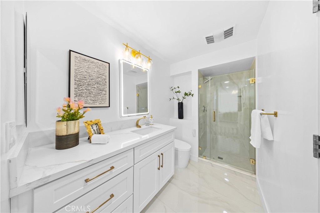 1550 N Laurel Avenue N 203