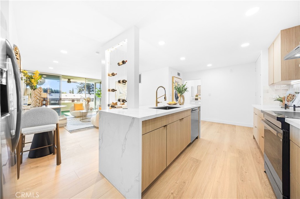 1550 N Laurel Avenue N 203