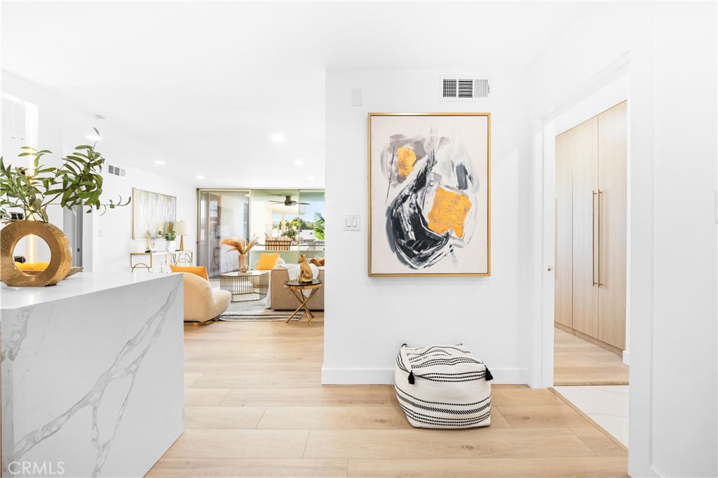 1550 N Laurel Avenue N 203