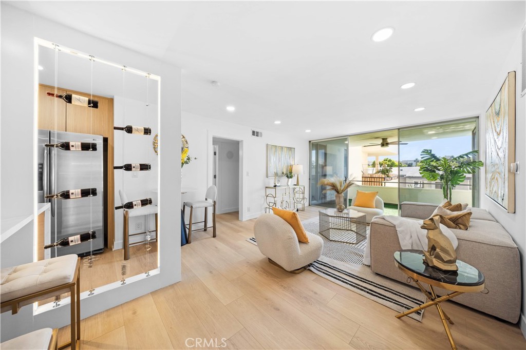 1550 N Laurel Avenue N 203