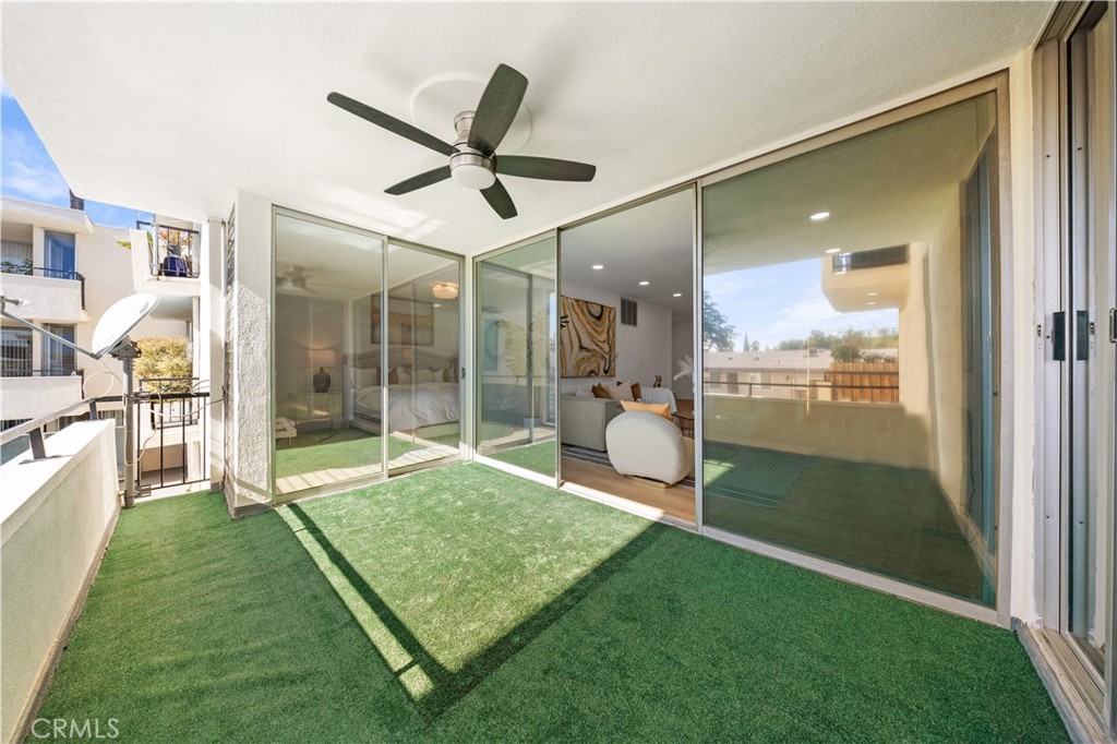 1550 N Laurel Avenue N 203