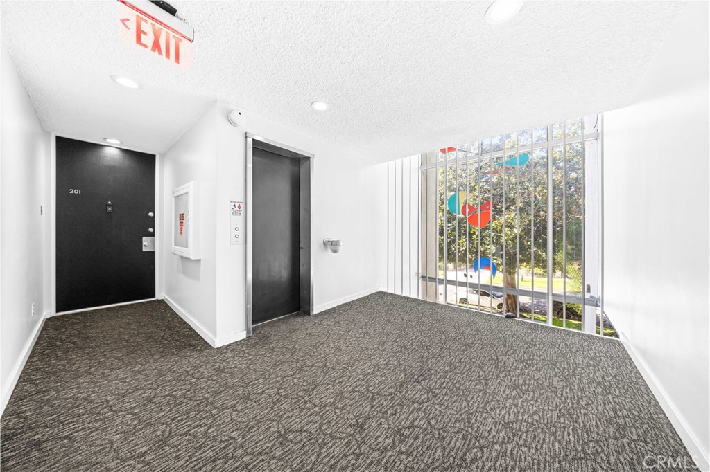 1550 N Laurel Avenue N 203