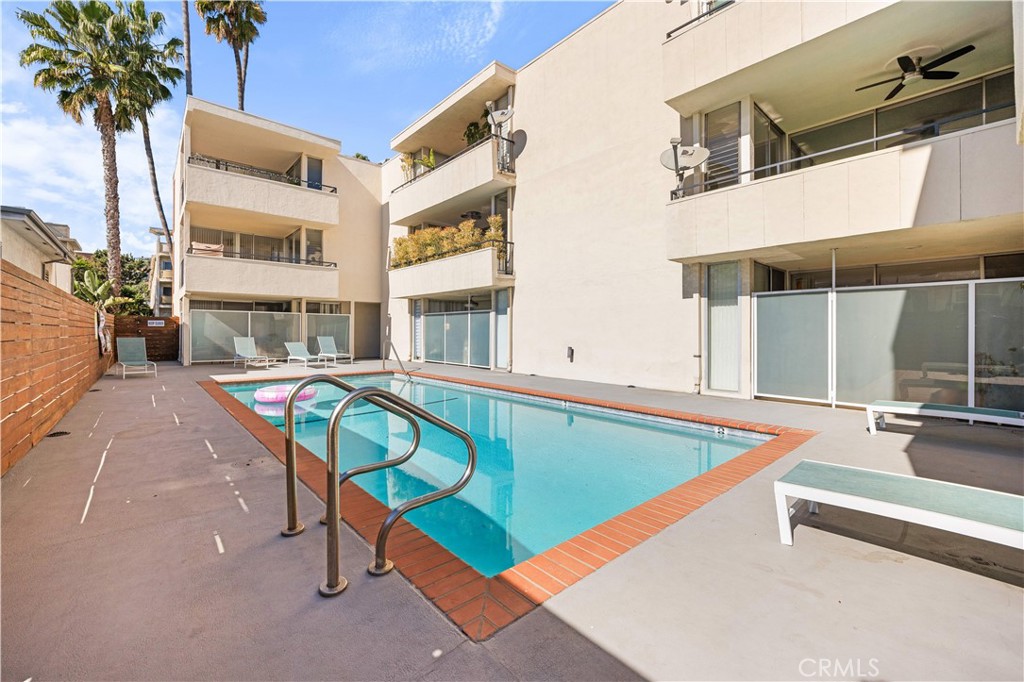 1550 N Laurel Avenue N 203