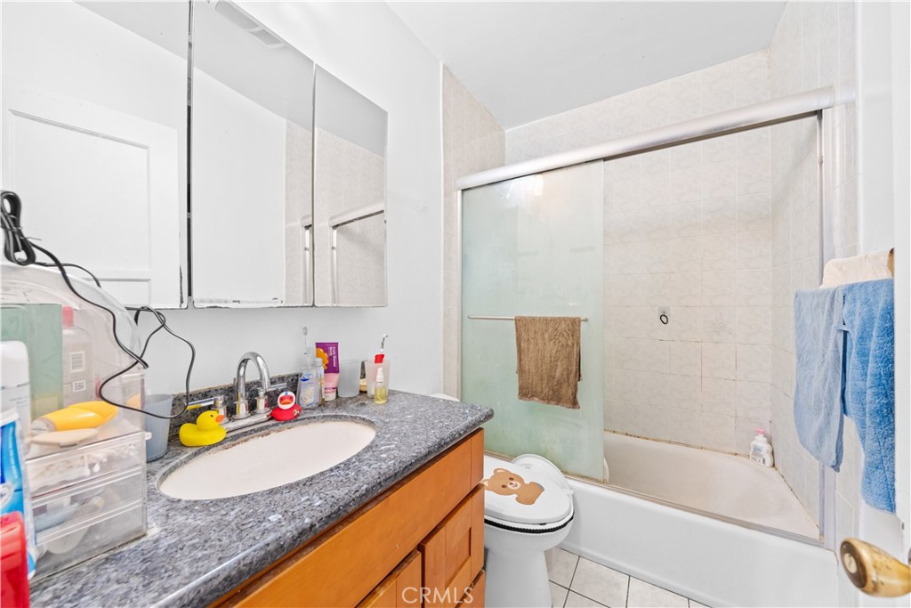 2413 Bartlett Avenue