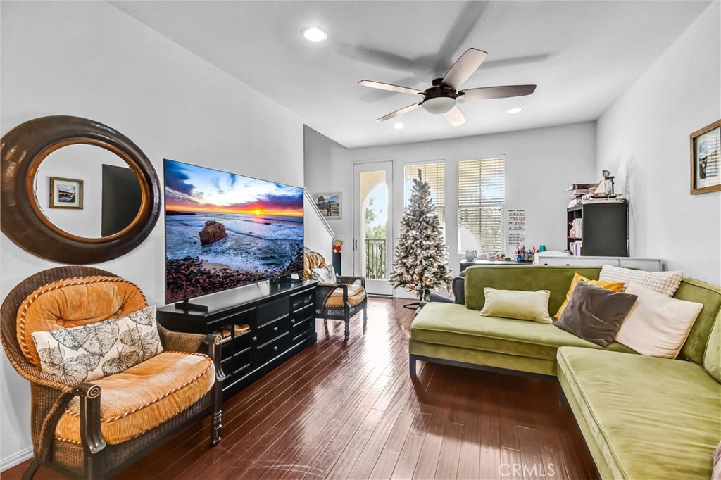 827 E Promenade E