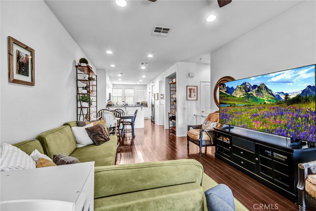 827 E Promenade E