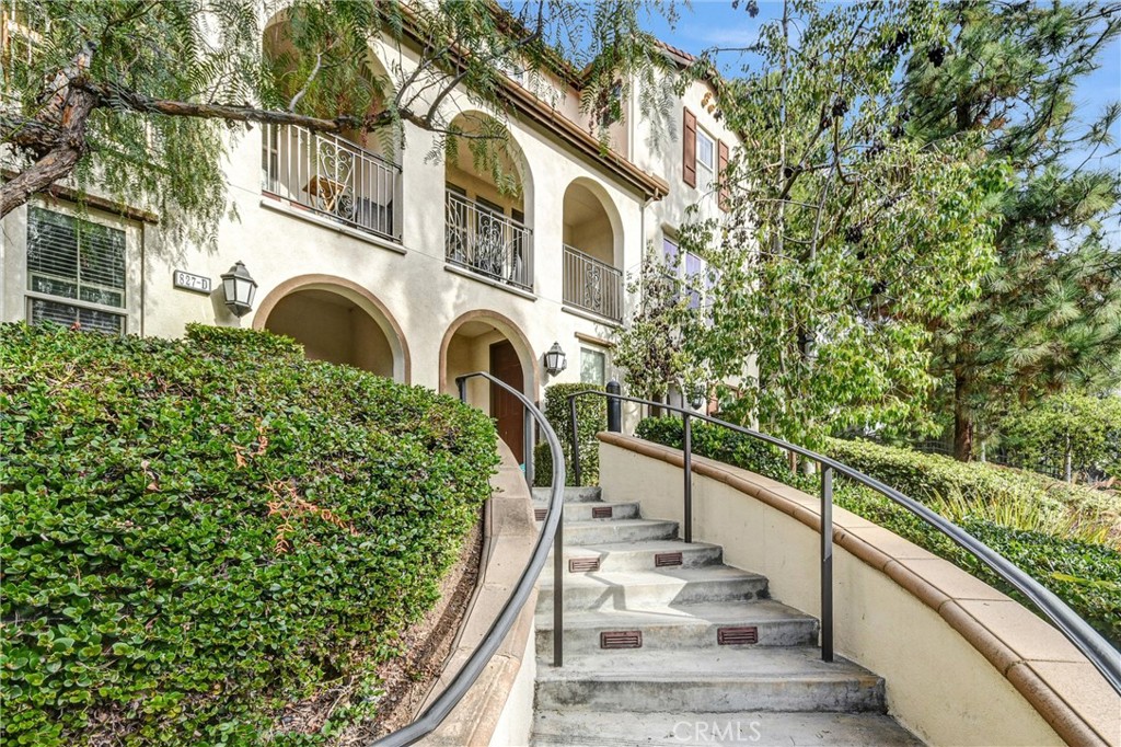 827 E Promenade E