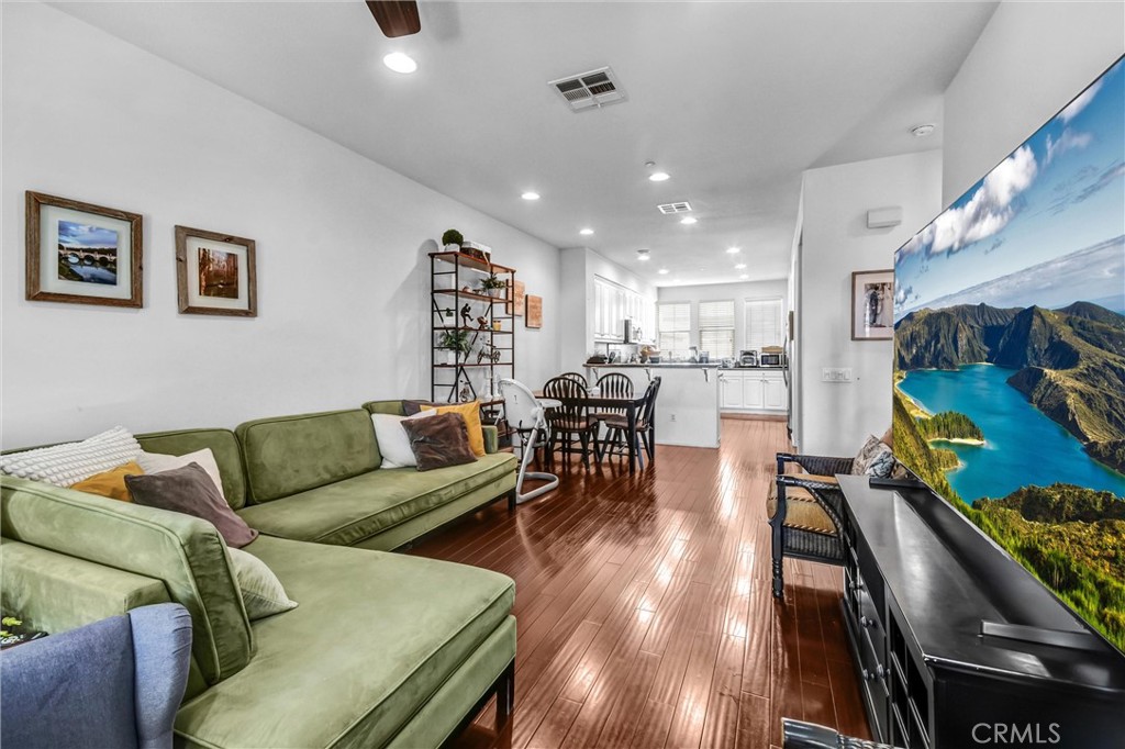 827 E Promenade E