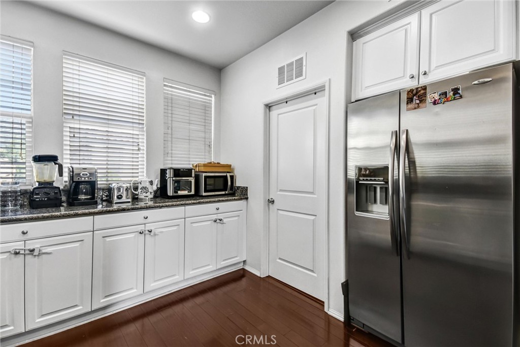 827 E Promenade E