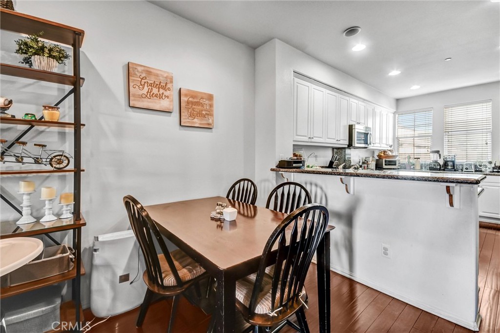 827 E Promenade E