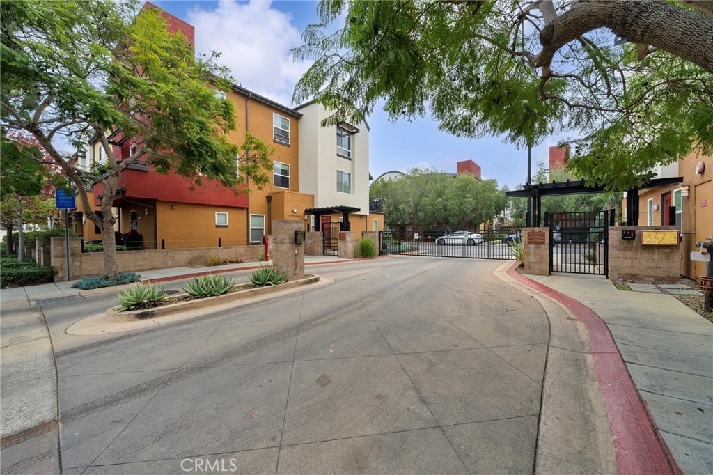 8620 Belford Ave 501