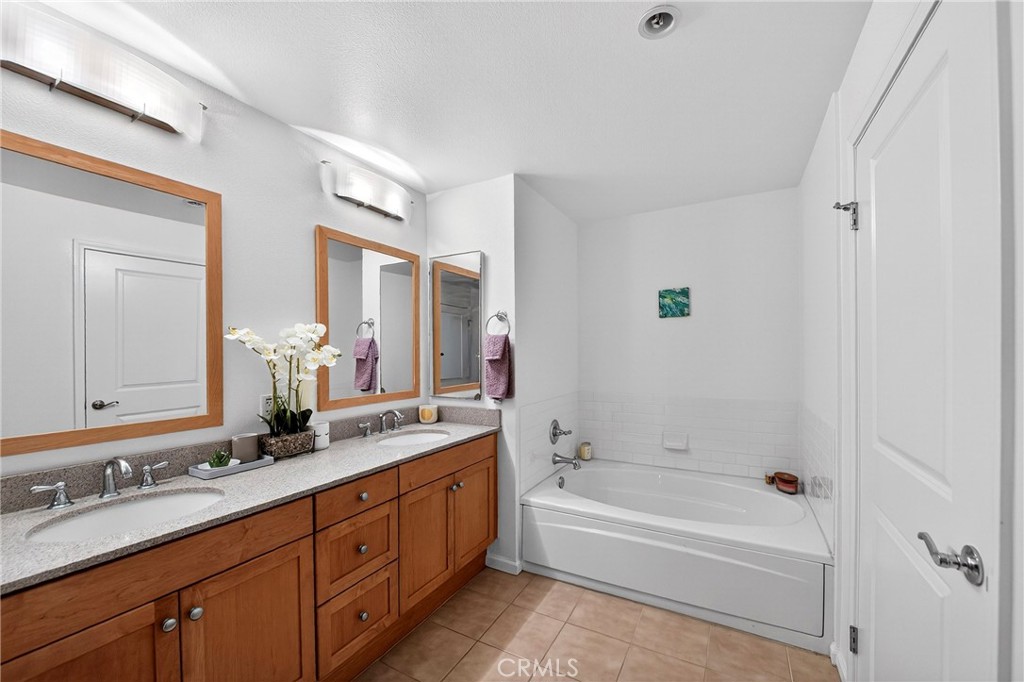 201 E Angeleno Avenue 206