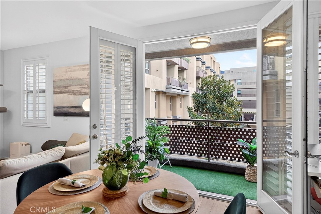 201 E Angeleno Avenue 206