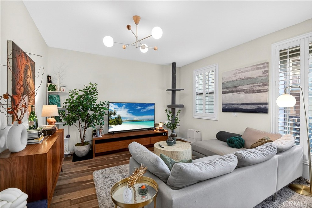 201 E Angeleno Avenue 206