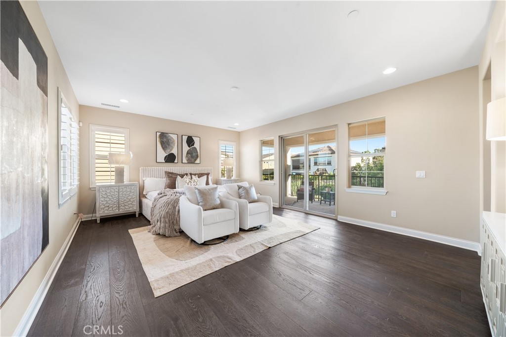 6005 Amora Drive