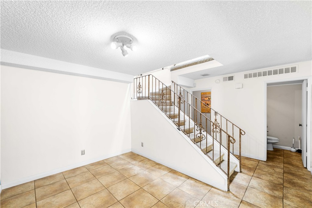 10126 Reseda Boulevard 121