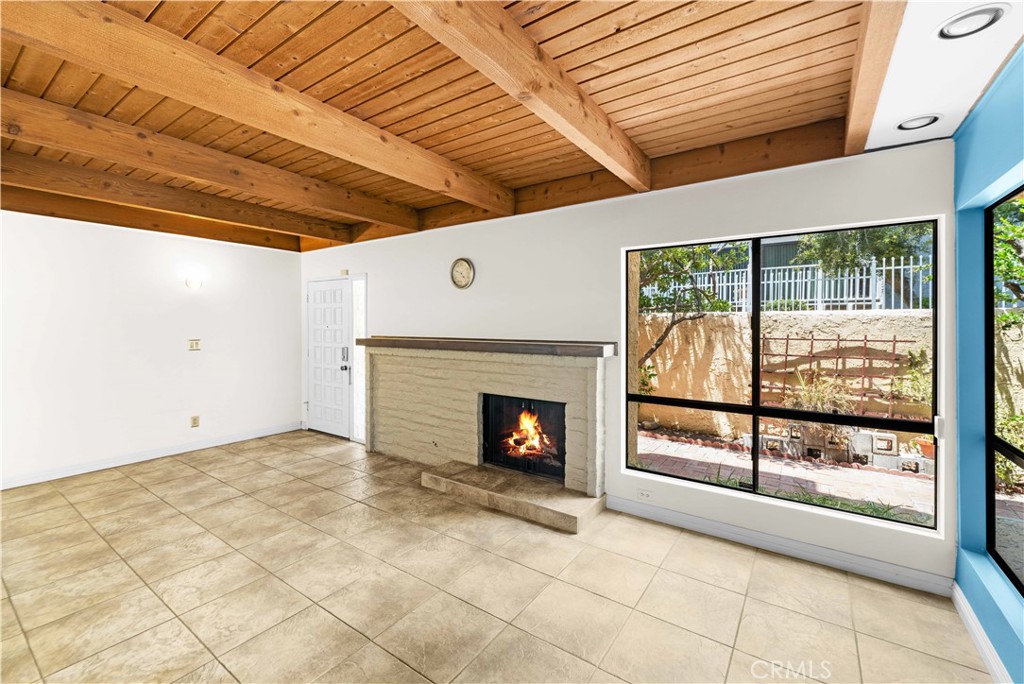 10126 Reseda Boulevard 121