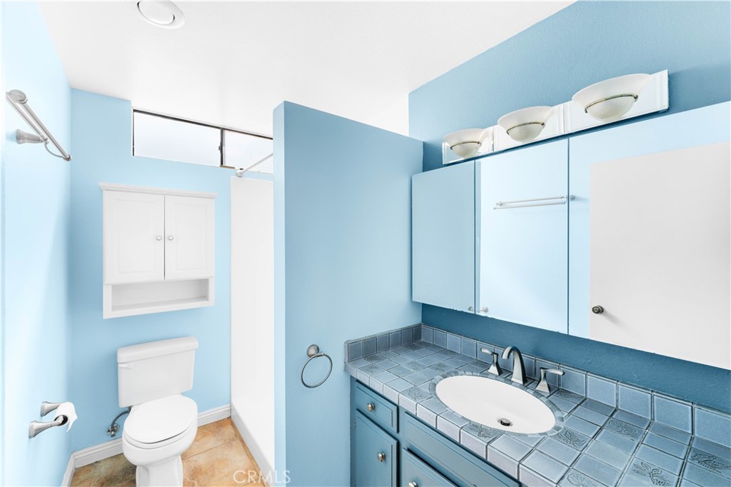 10126 Reseda Boulevard 121