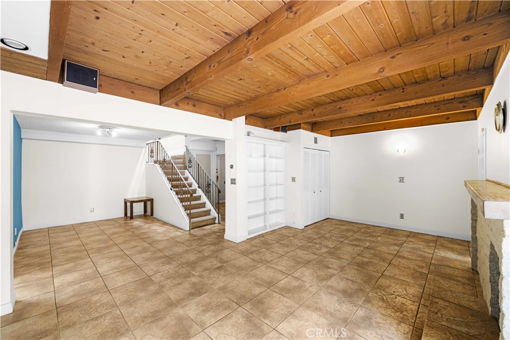 10126 Reseda Boulevard 121