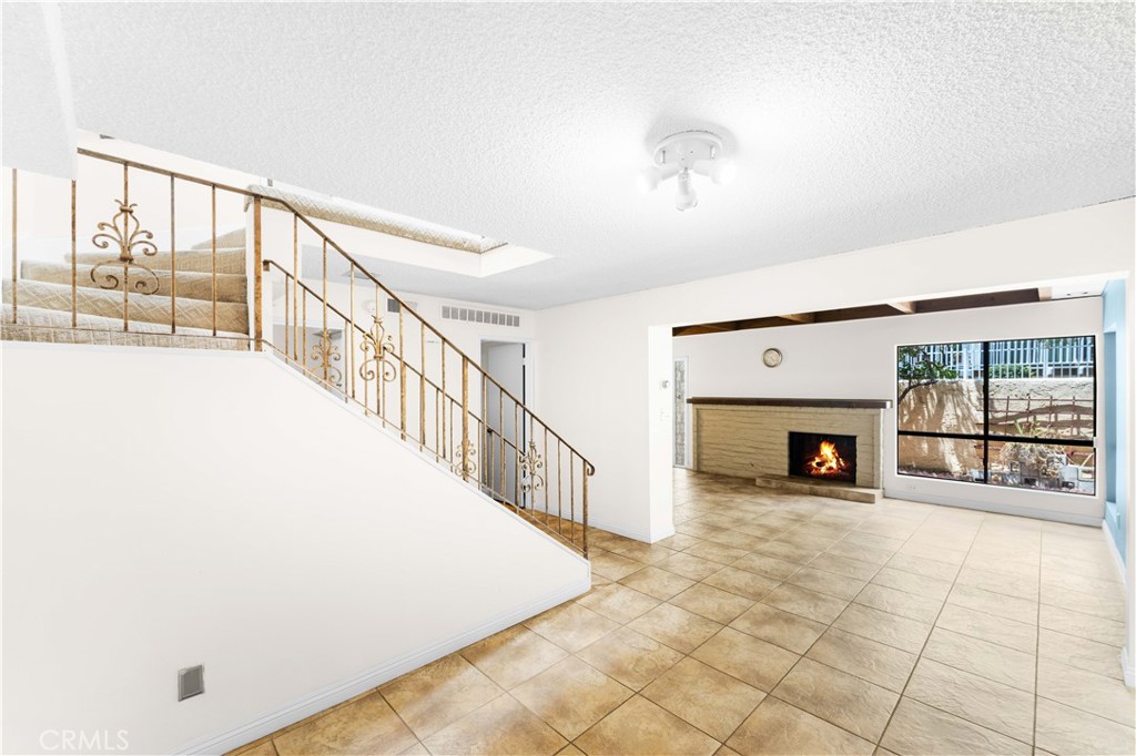 10126 Reseda Boulevard 121