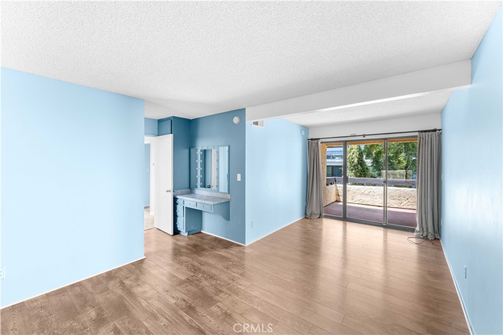 10126 Reseda Boulevard 121