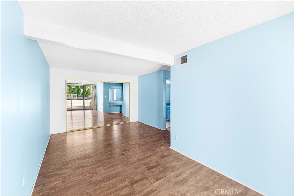 10126 Reseda Boulevard 121