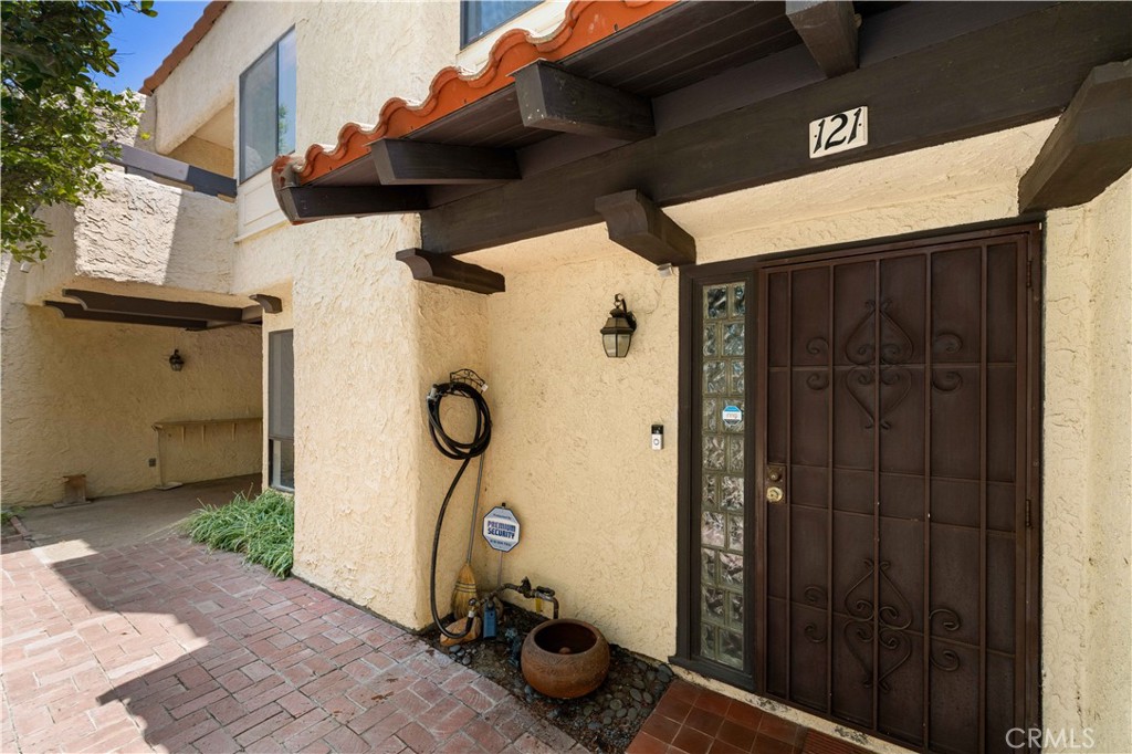 10126 Reseda Boulevard 121