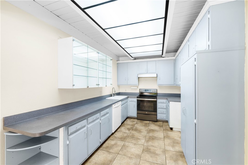 10126 Reseda Boulevard 121