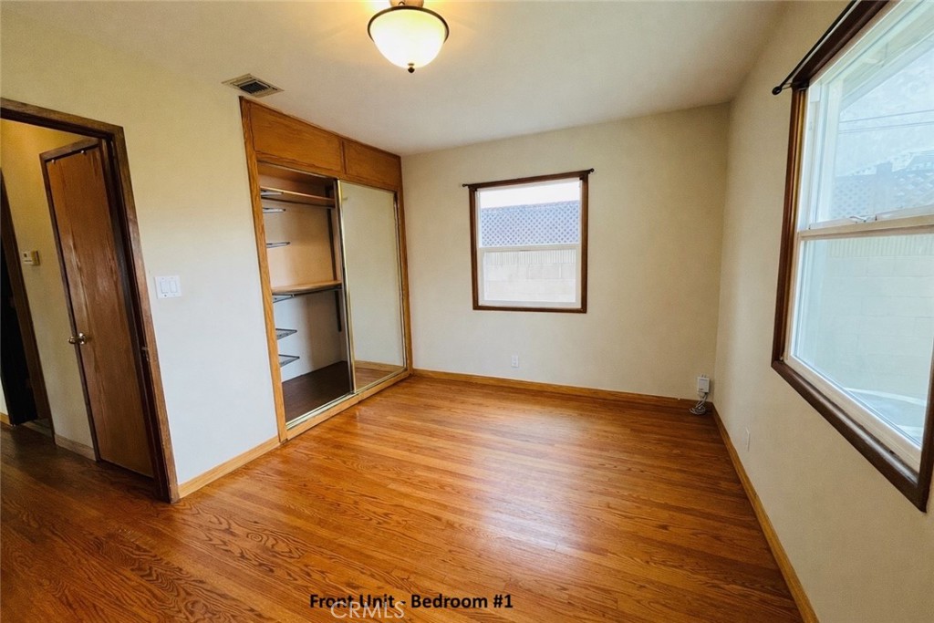 231 231-1/2 E Dexter Street