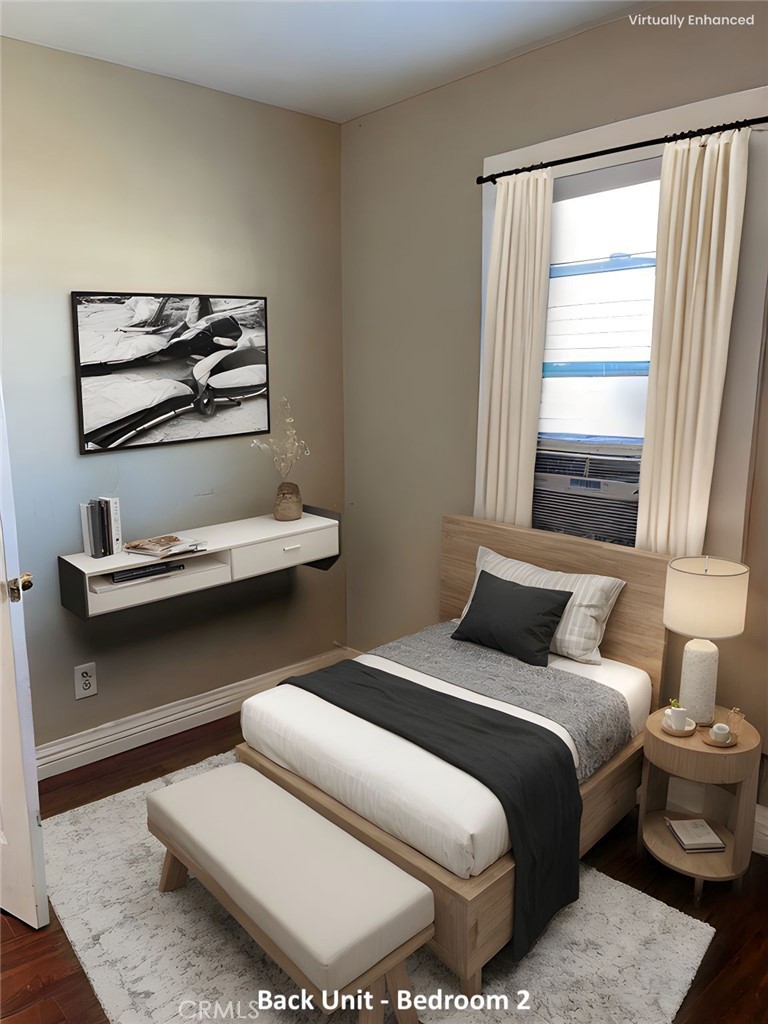 231 231-1/2 E Dexter Street