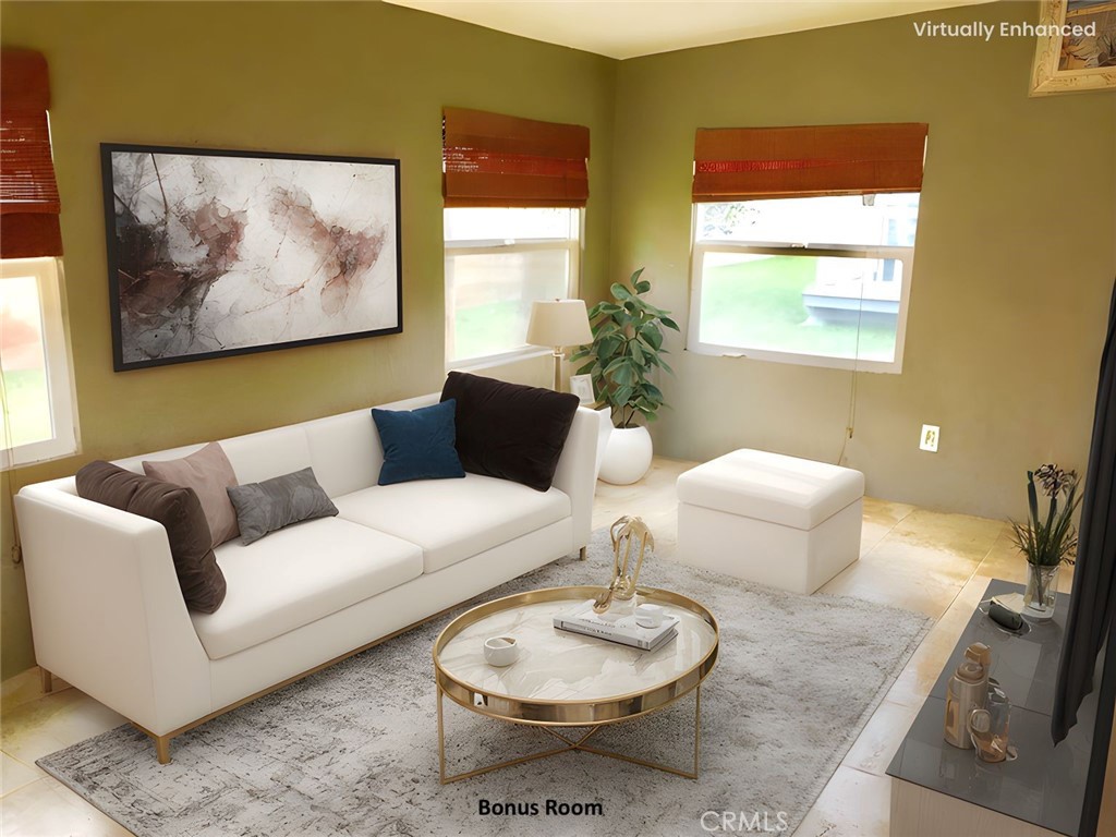 231 231-1/2 E Dexter Street