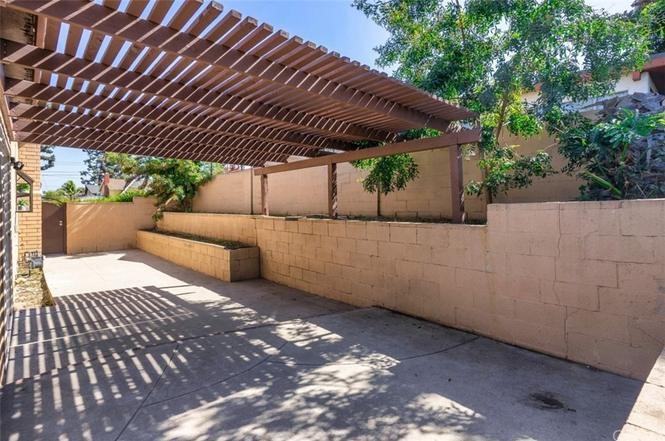 933 Beech Hill Avenue