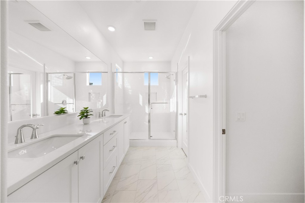 1698 Hollyleaf Terrace