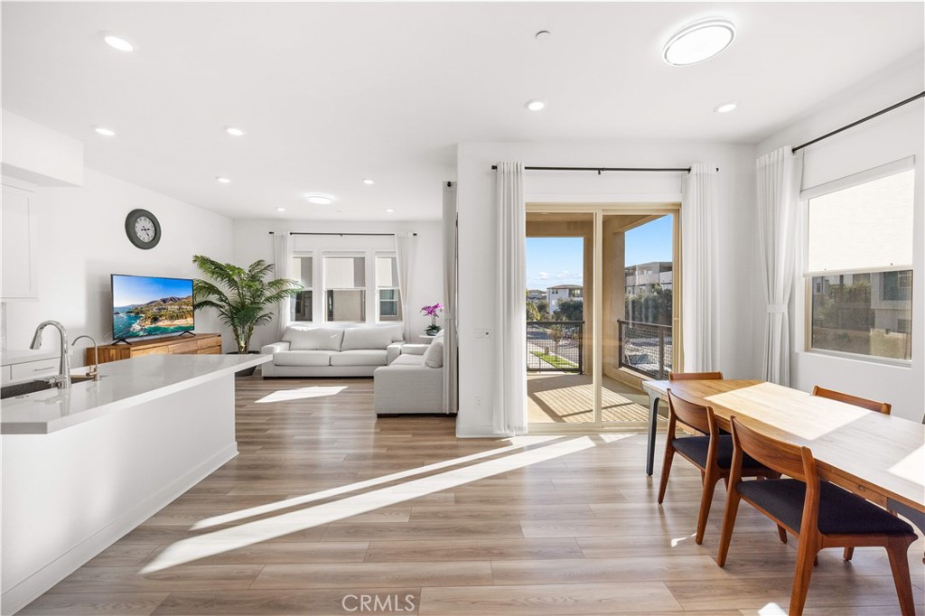 1698 Hollyleaf Terrace