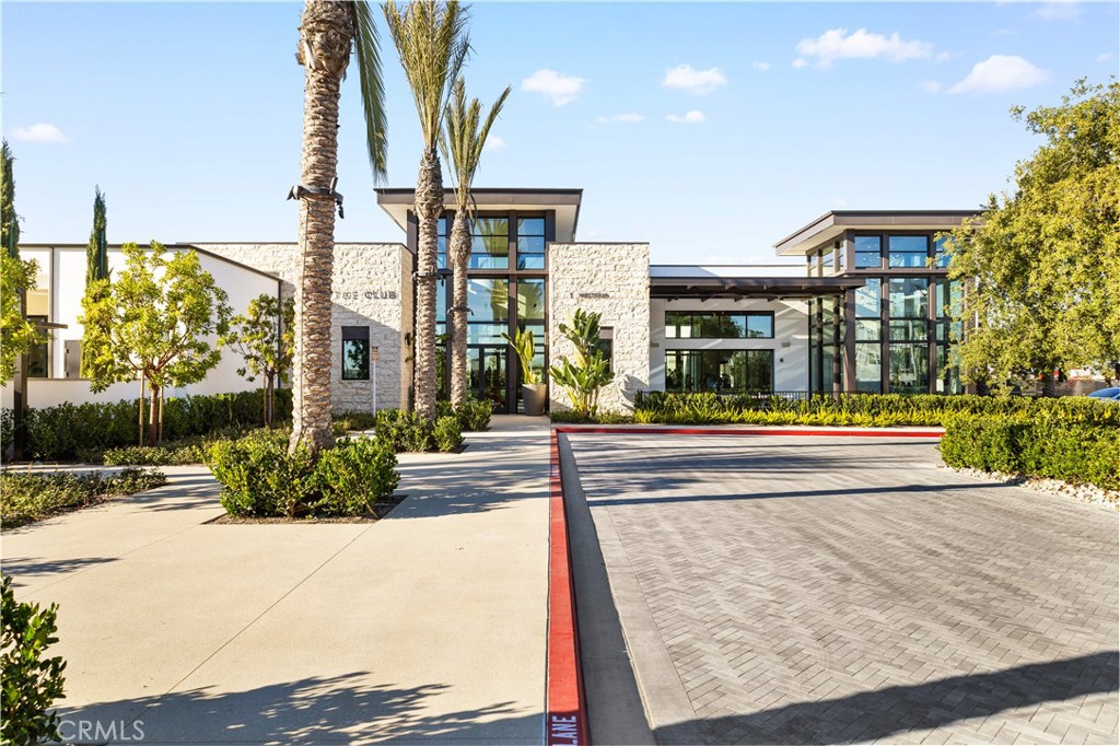 1698 Hollyleaf Terrace