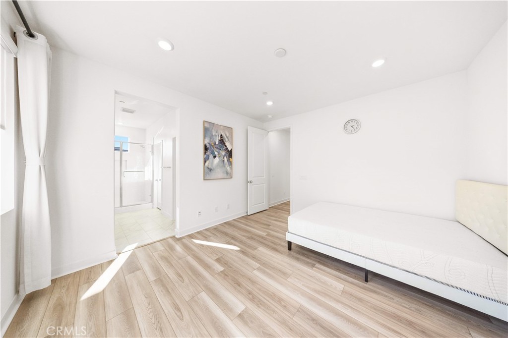 1698 Hollyleaf Terrace