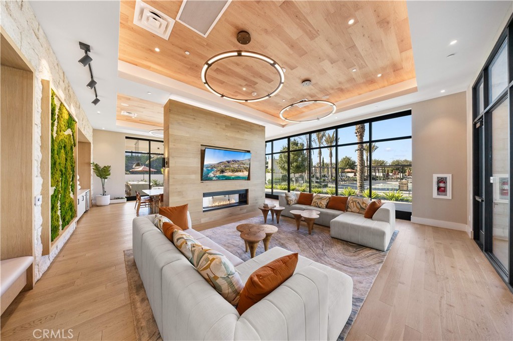 1698 Hollyleaf Terrace