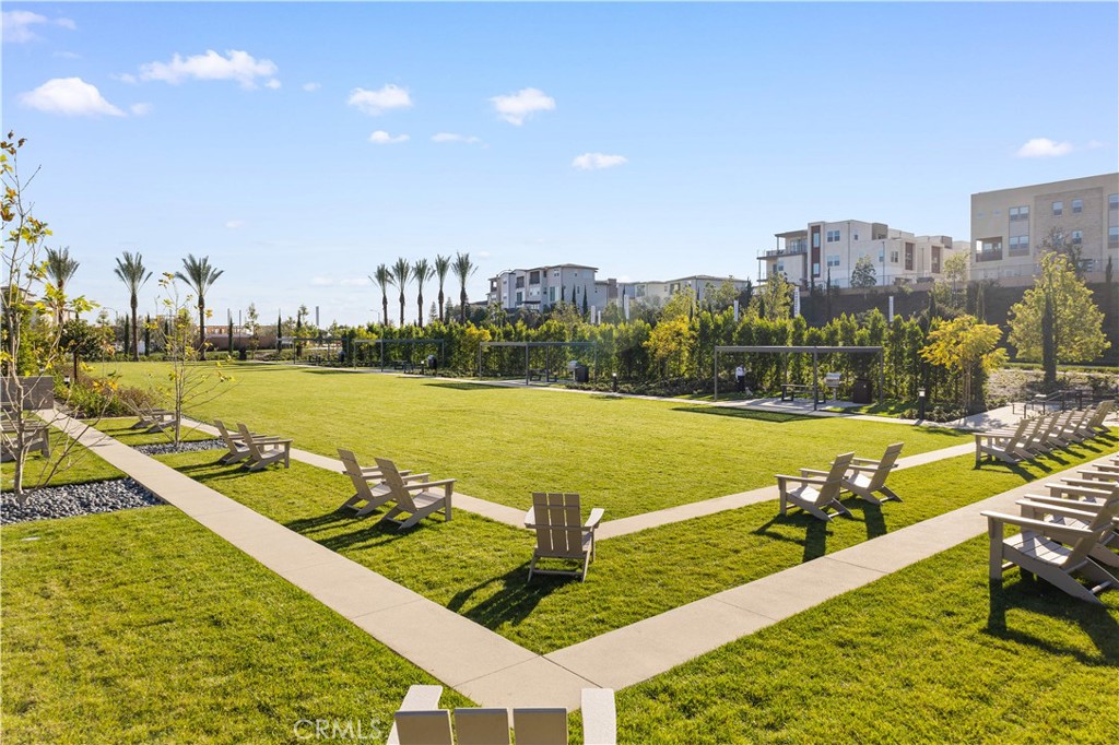 1698 Hollyleaf Terrace