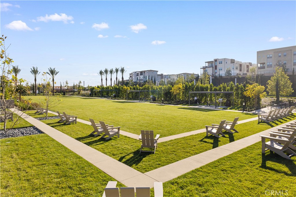 1698 Hollyleaf Terrace