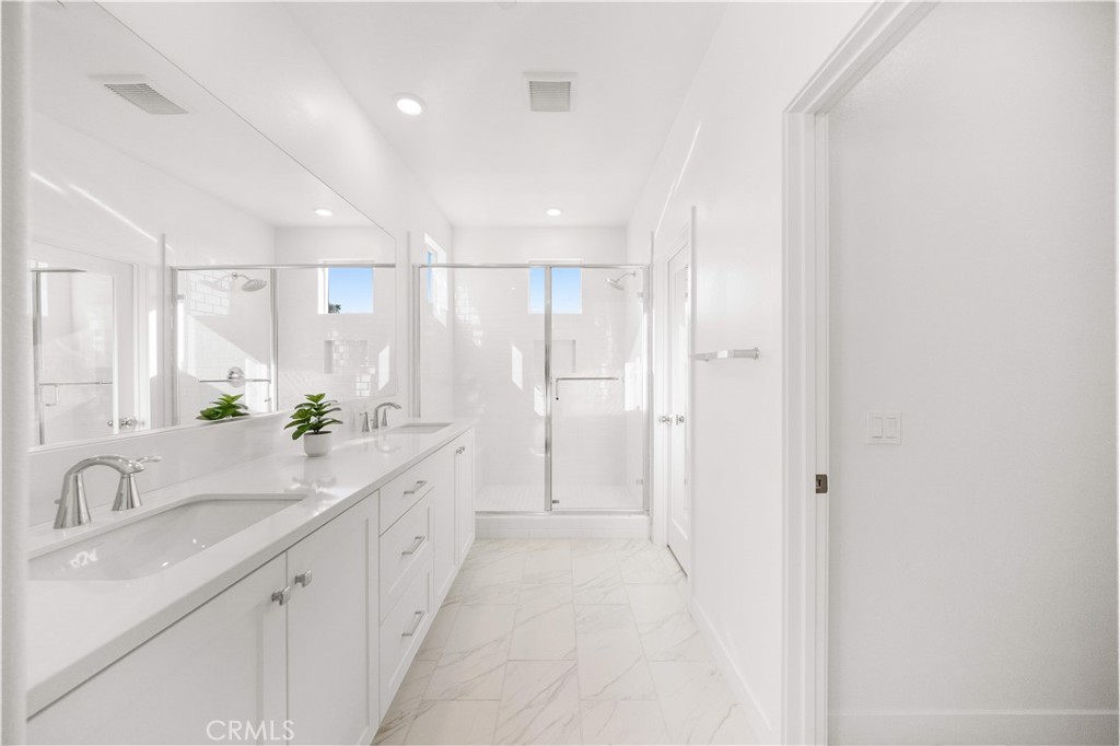 1698 Hollyleaf Terrace