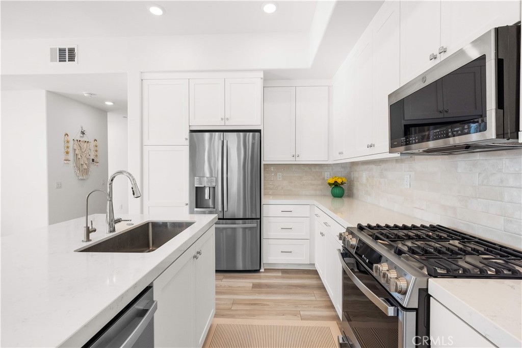 1698 Hollyleaf Terrace