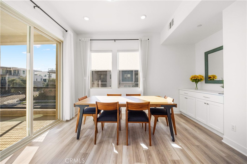 1698 Hollyleaf Terrace