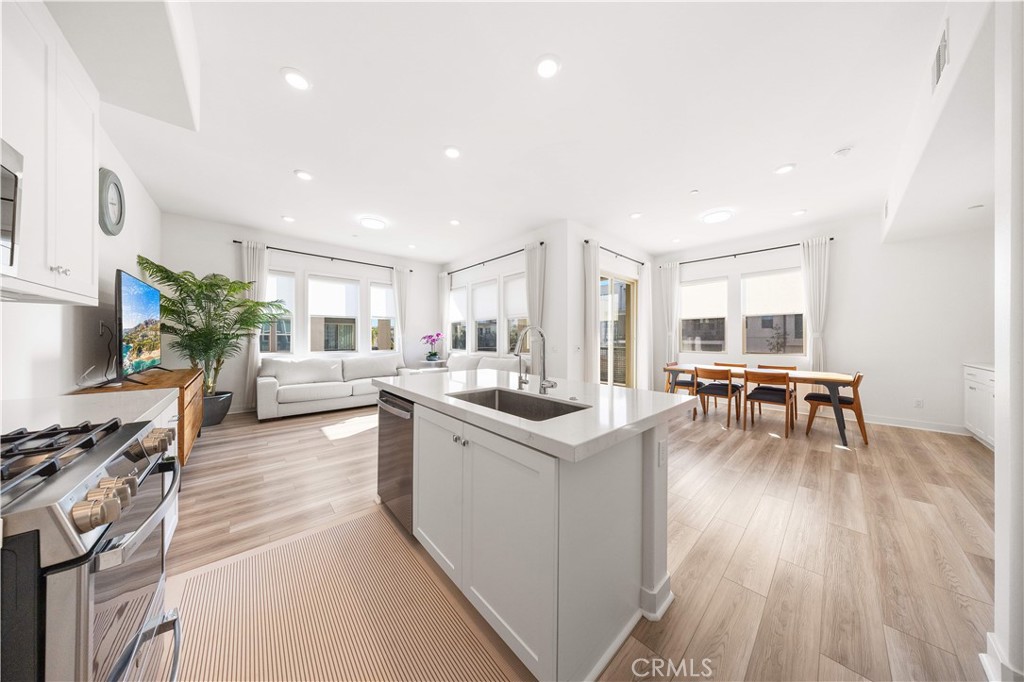 1698 Hollyleaf Terrace