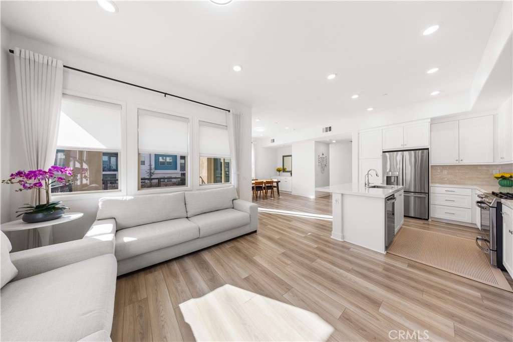 1698 Hollyleaf Terrace