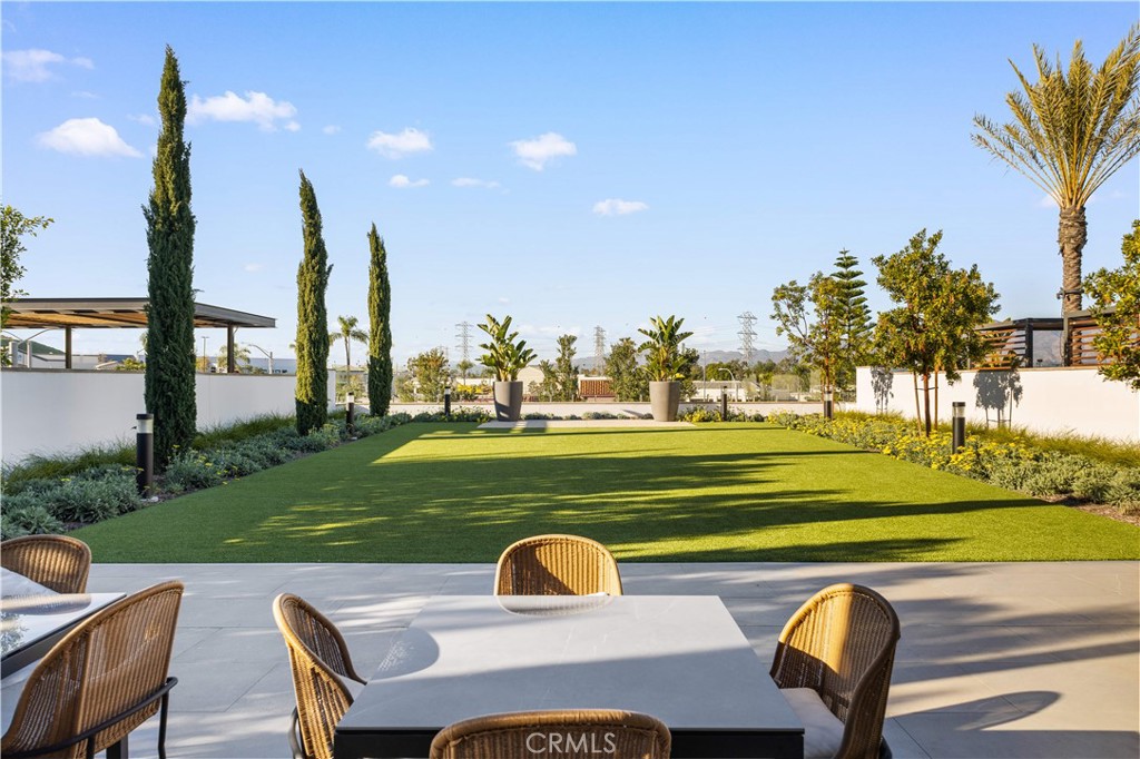 1698 Hollyleaf Terrace